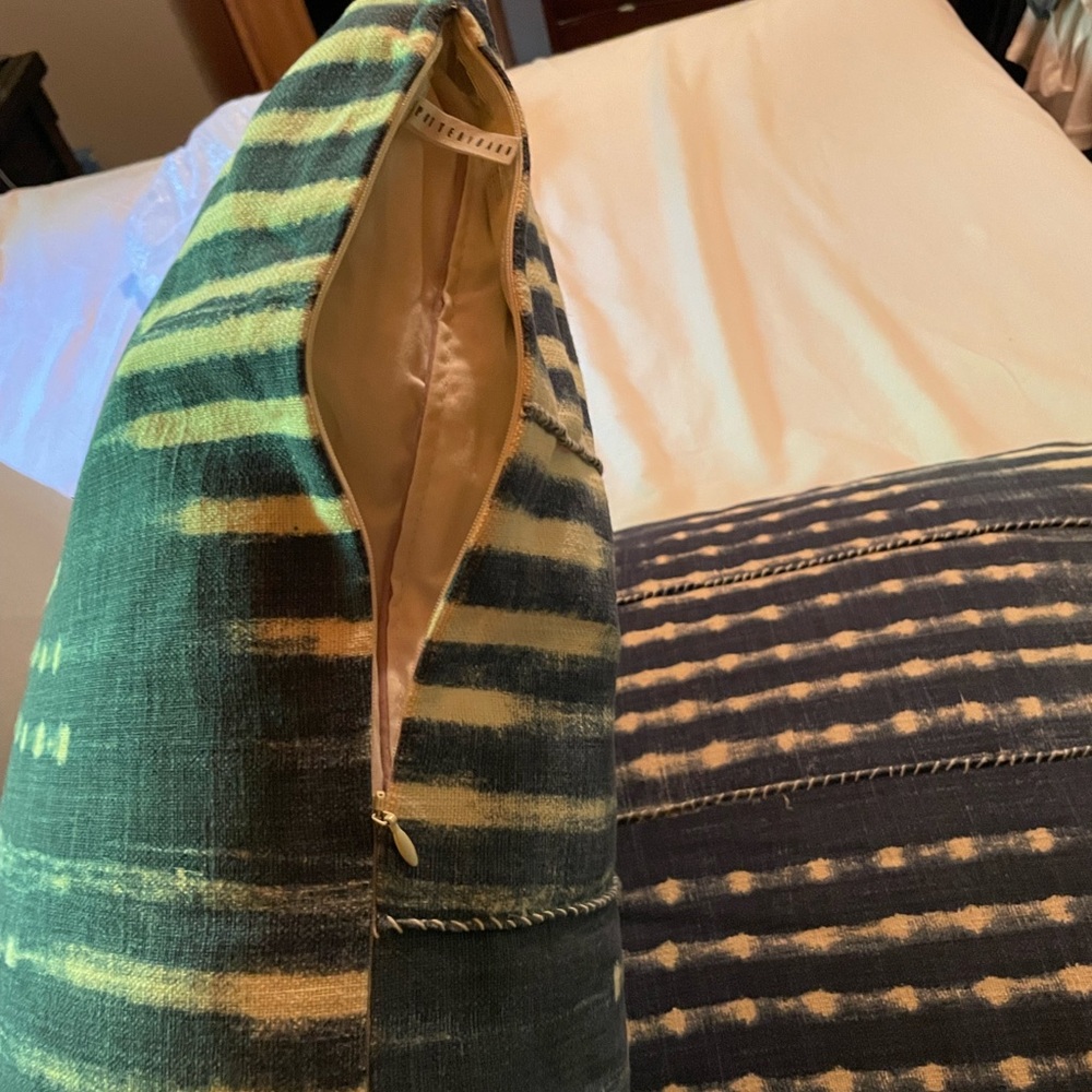 Two large Pottery Barn Blue and Cream Pillows NWOT - Picture 5 of 6